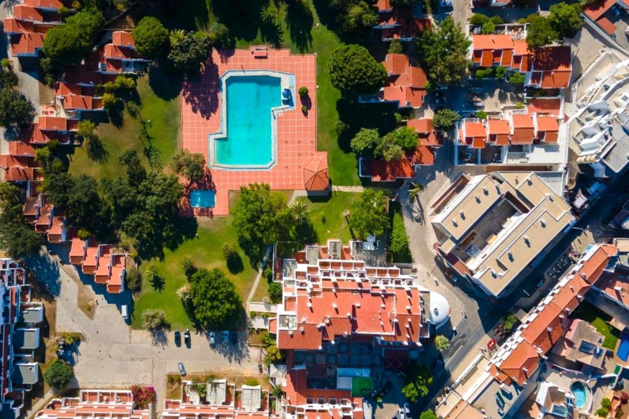 Apartment Vilanova, T0 - Modern Flat At Oura On The Strip With Balcony With View To The Pool, Pool Access, Lift And Air Conditioning *