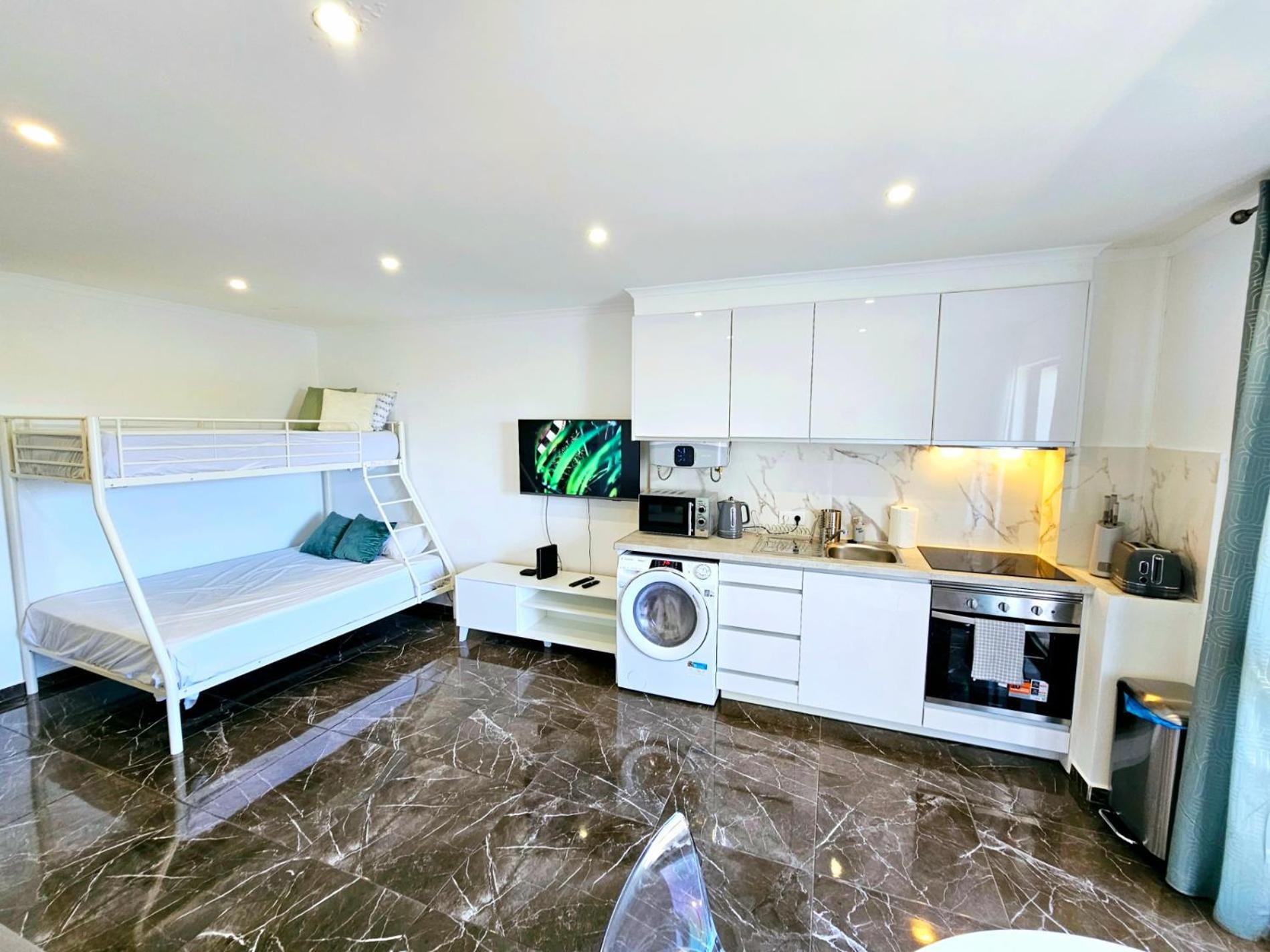 Vilanova, T0 - Modern Flat At Oura On The Strip With Balcony With View To The Pool, Pool Access, Lift And Air Conditioning Apartment